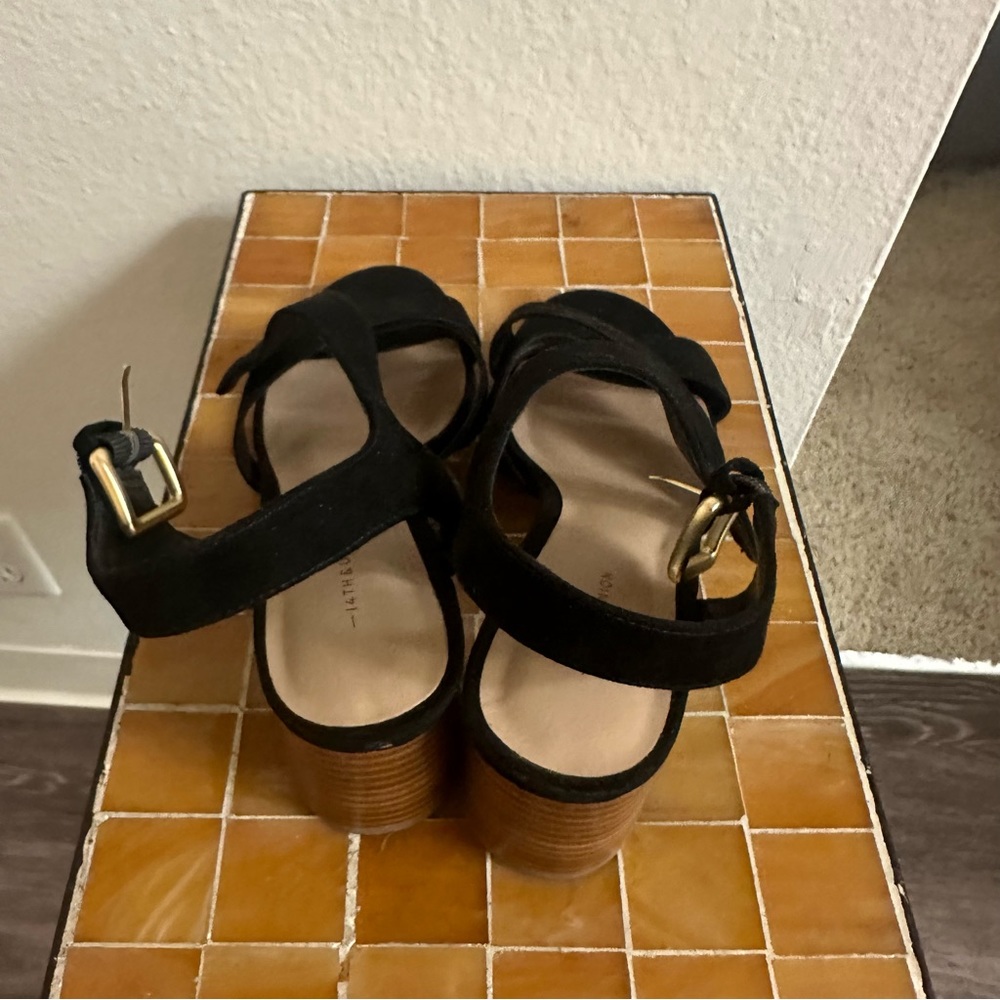 14th & Union black strapy sandals size 6.5